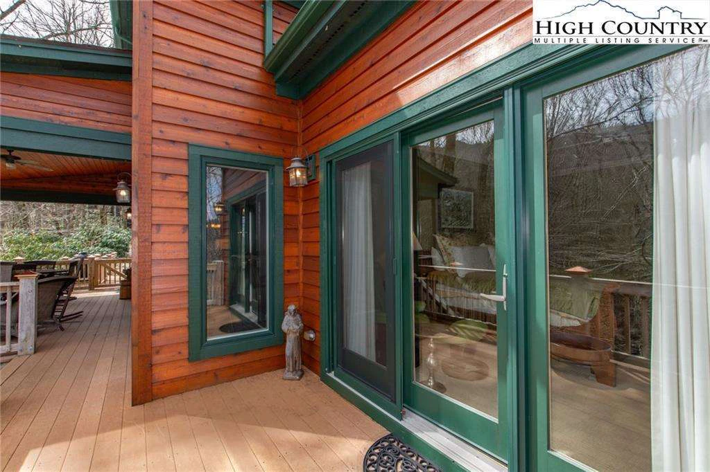 Image number 17 for the current listing