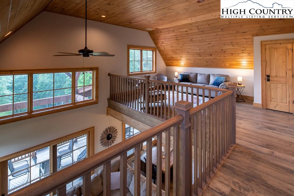 Image number 3 for the current listing