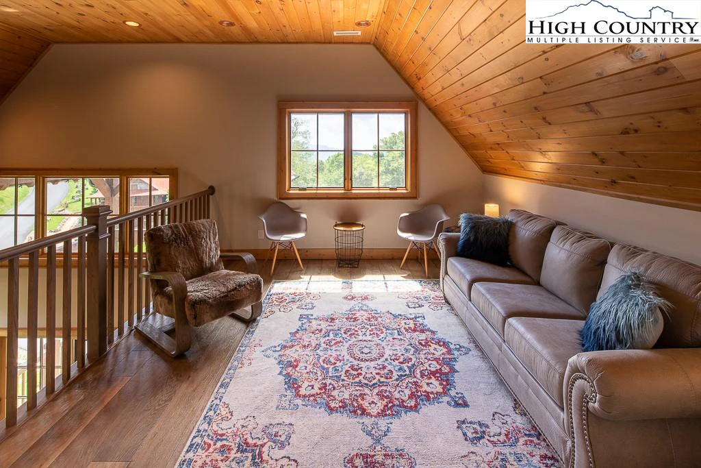 Image number 4 for the current listing