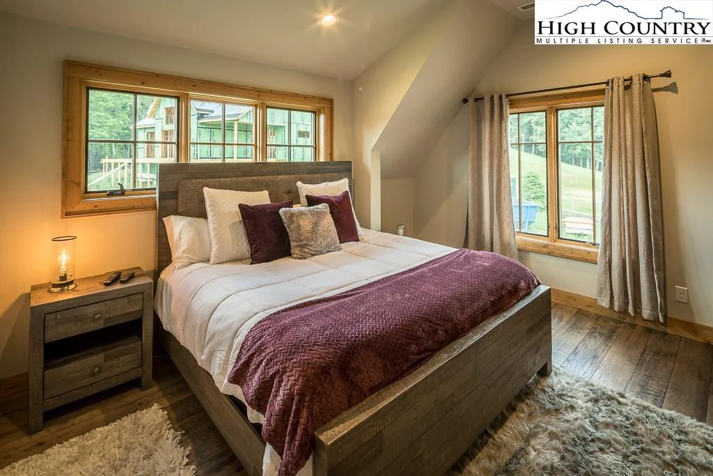 Image number 6 for the current listing