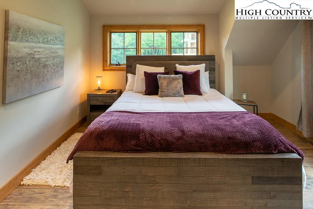 Image number 7 for the current listing