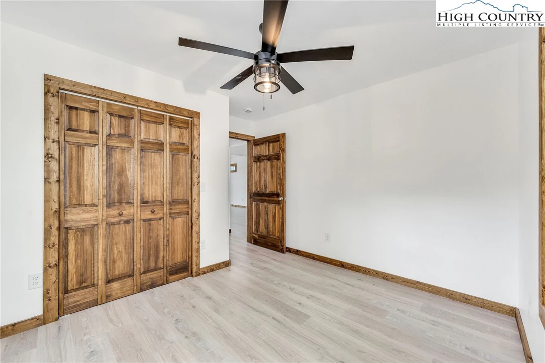 Image number 6 for the current listing