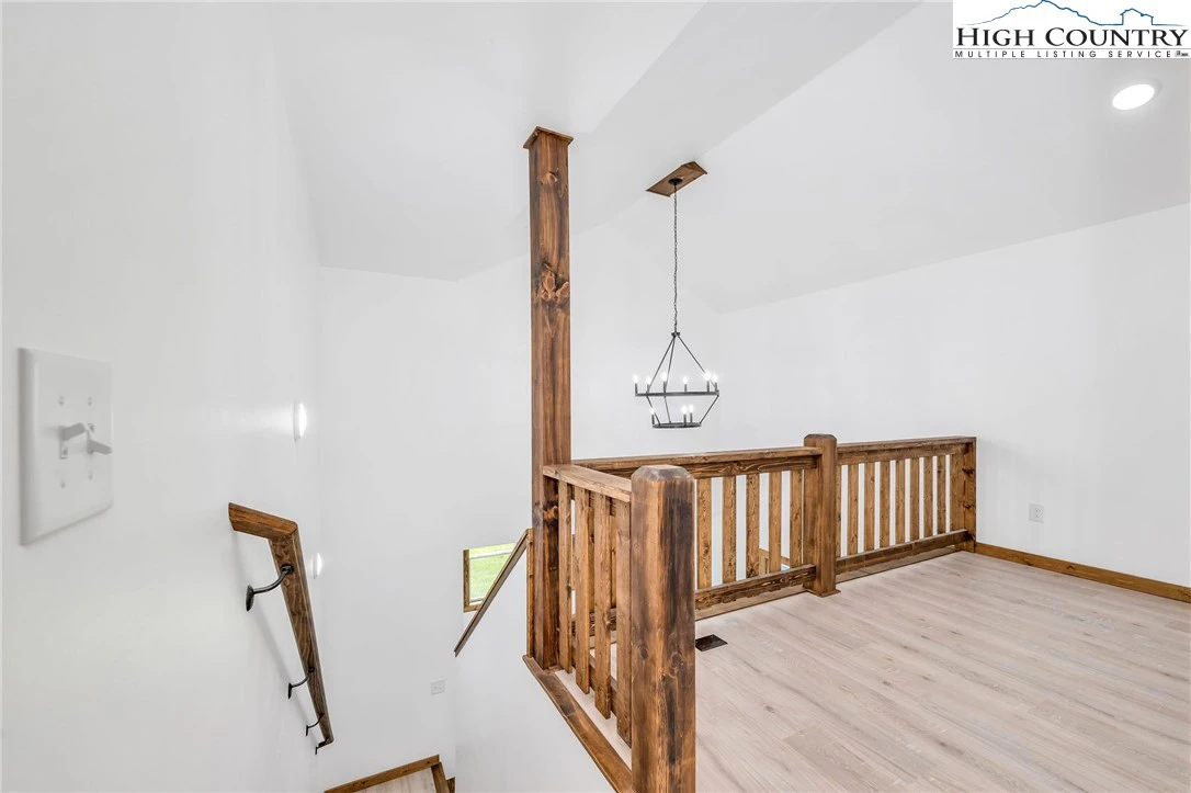 Image number 10 for the current listing