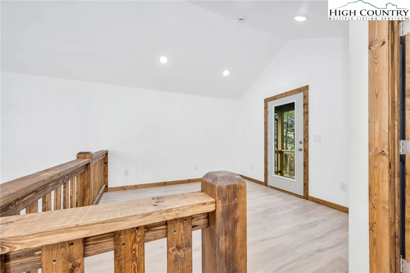 Image number 11 for the current listing