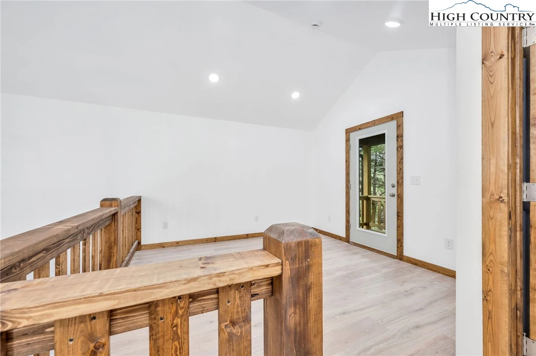 Image number 11 for the current listing
