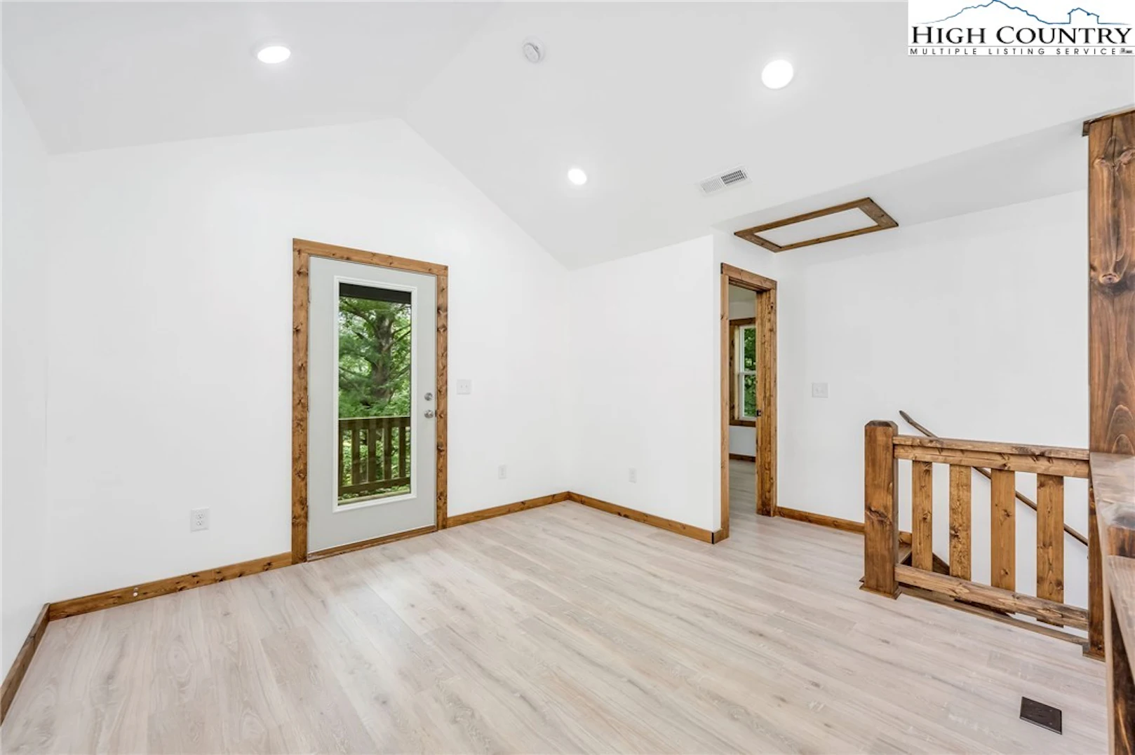Image number 12 for the current listing