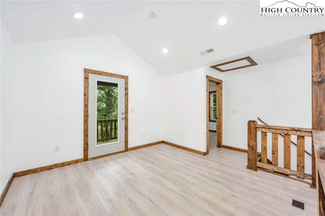 Image number 12 for the current listing