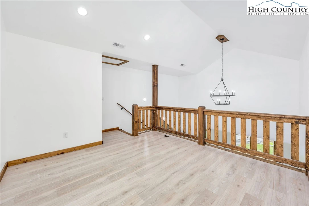 Image number 2 for the current listing