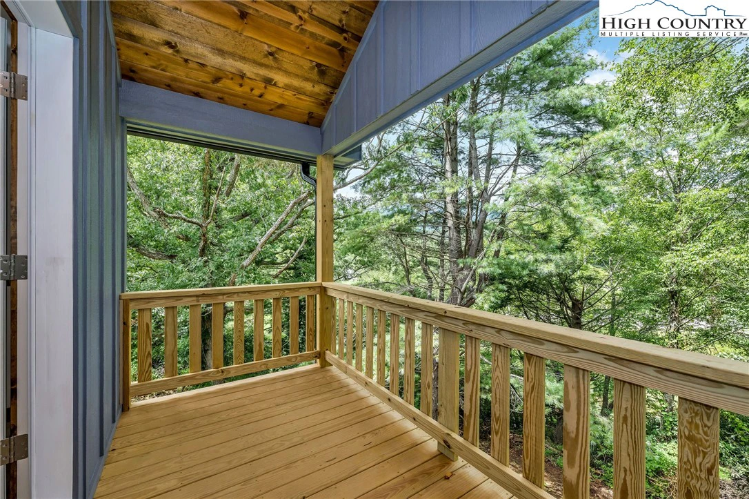 Image number 17 for the current listing