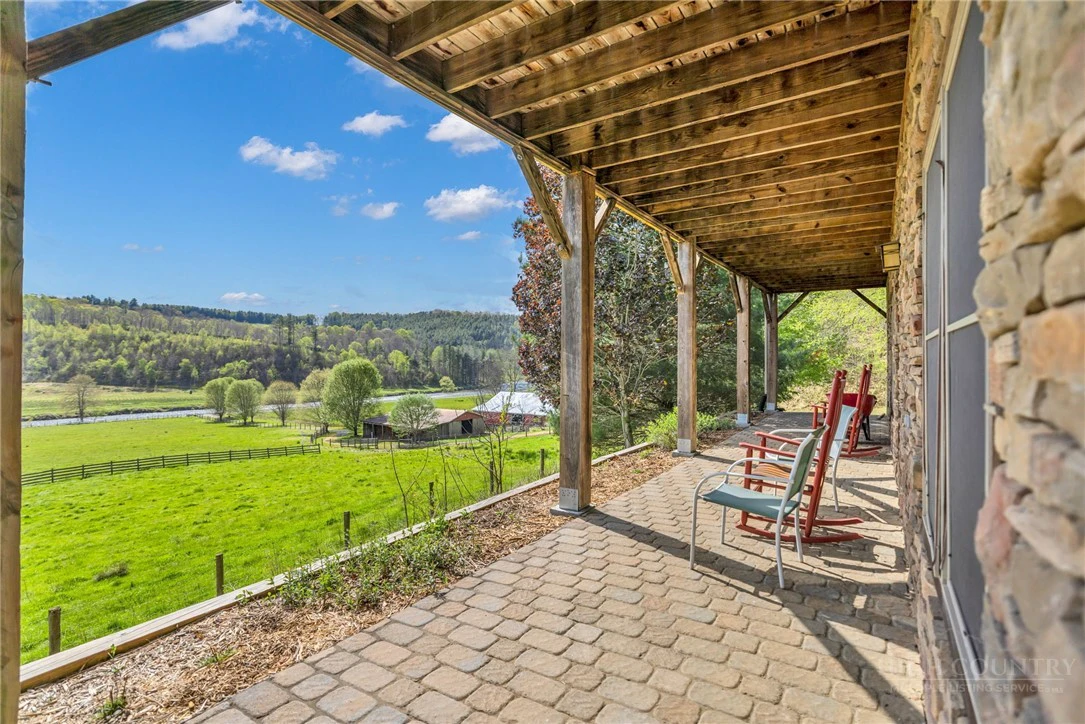 Image number 2 for the current listing