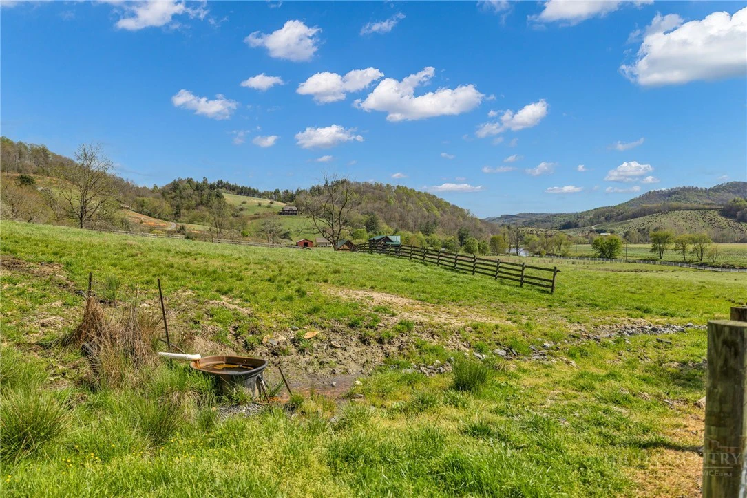 Image number 15 for the current listing