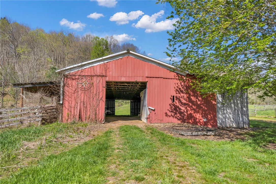 Image number 19 for the current listing