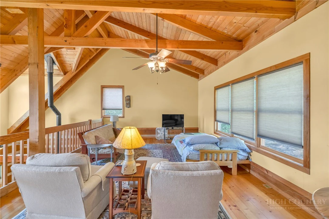 Image number 7 for the current listing