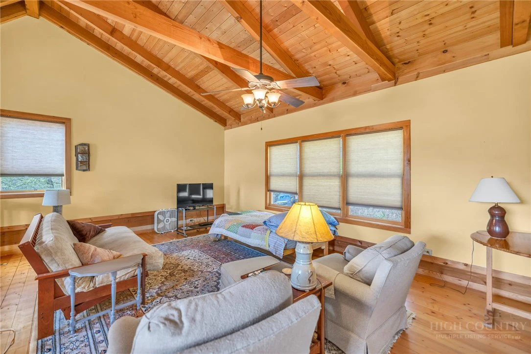 Image number 8 for the current listing