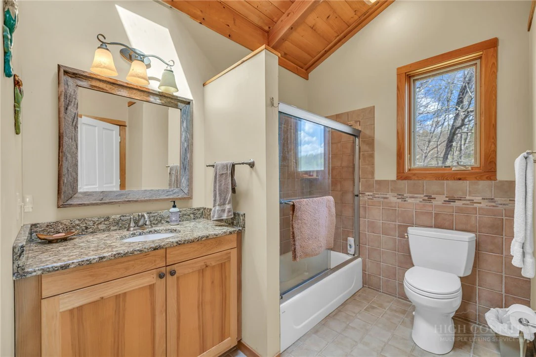 Image number 11 for the current listing