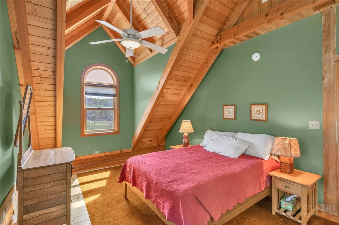 Image number 9 for the current listing