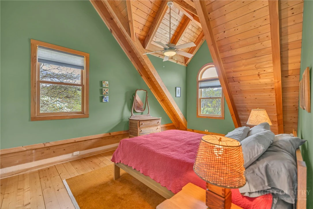 Image number 10 for the current listing