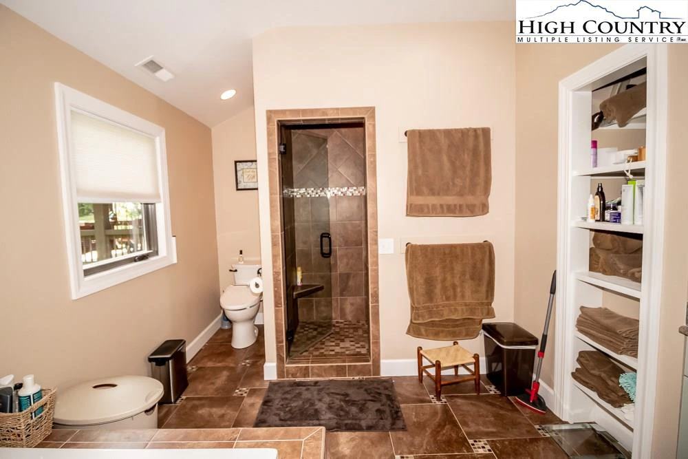 Image number 5 for the current listing