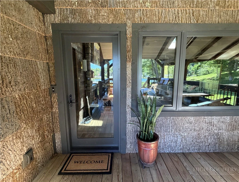 Image number 8 for the current listing