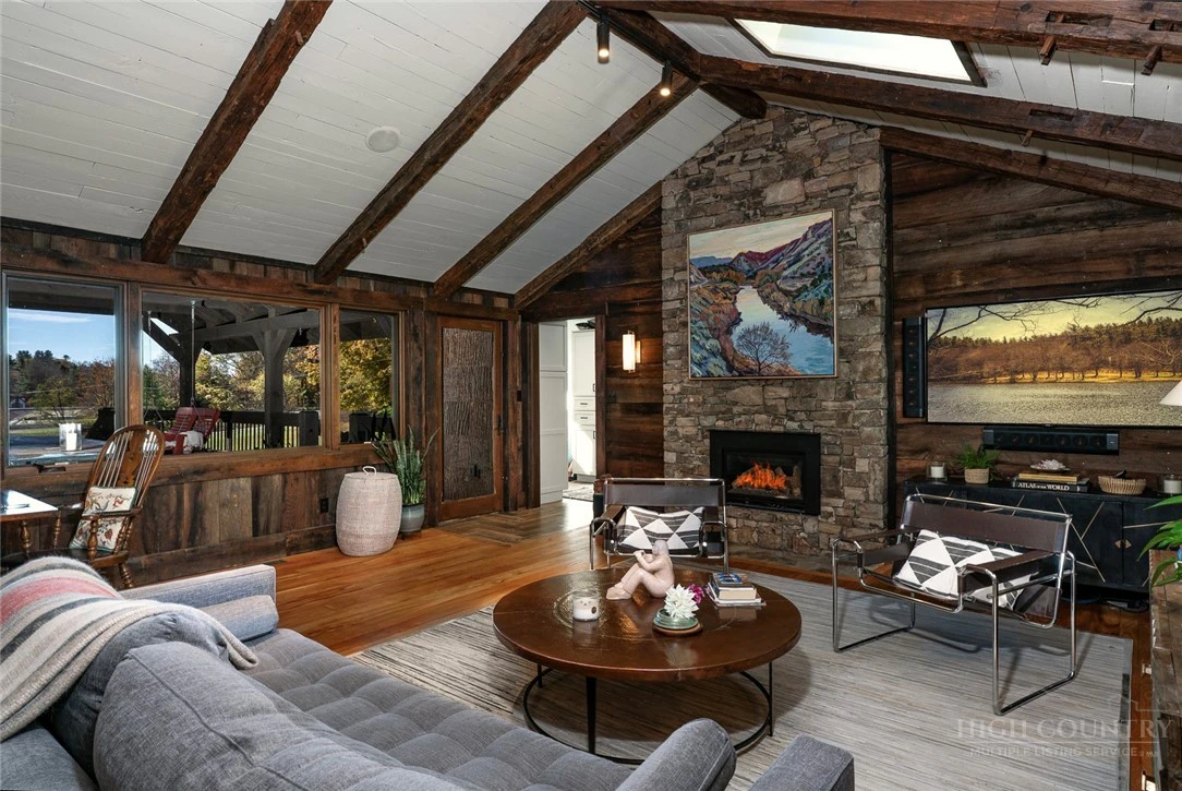 Image number 9 for the current listing