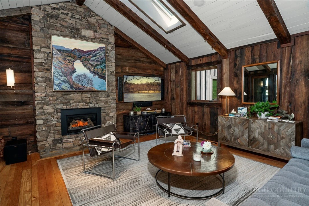 Image number 11 for the current listing