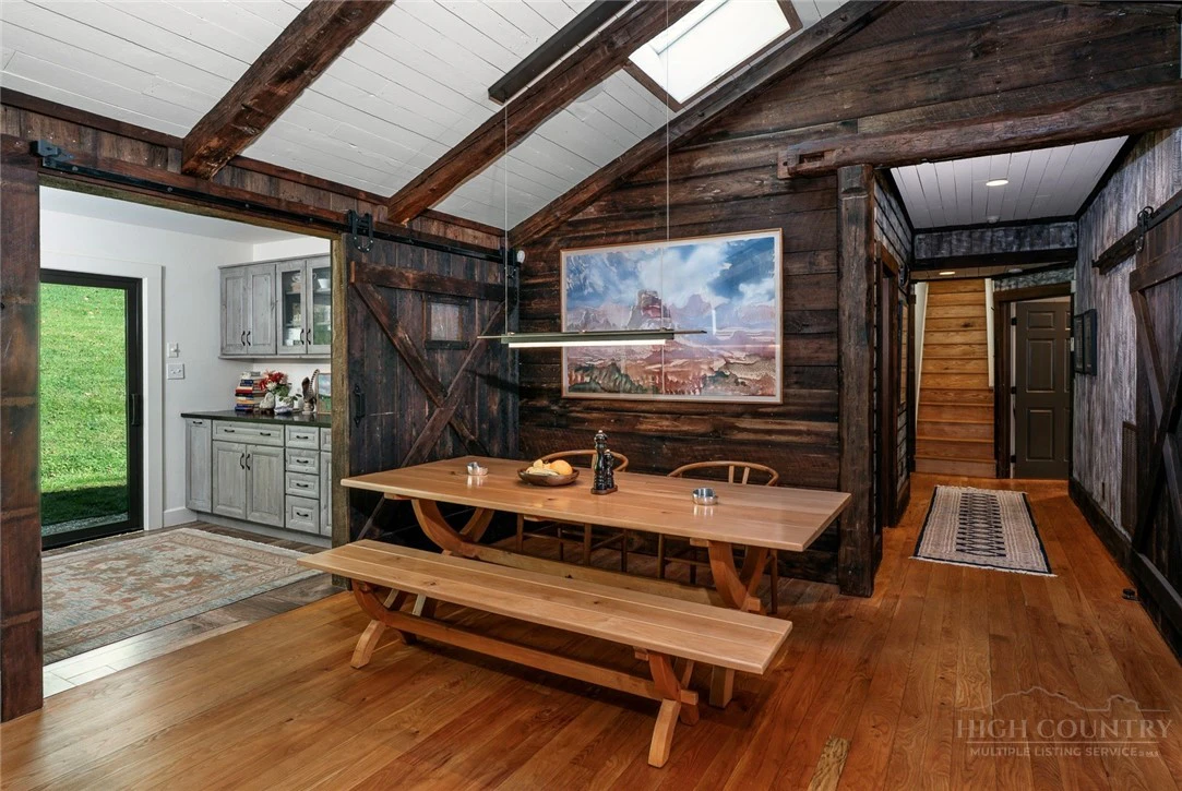 Image number 13 for the current listing