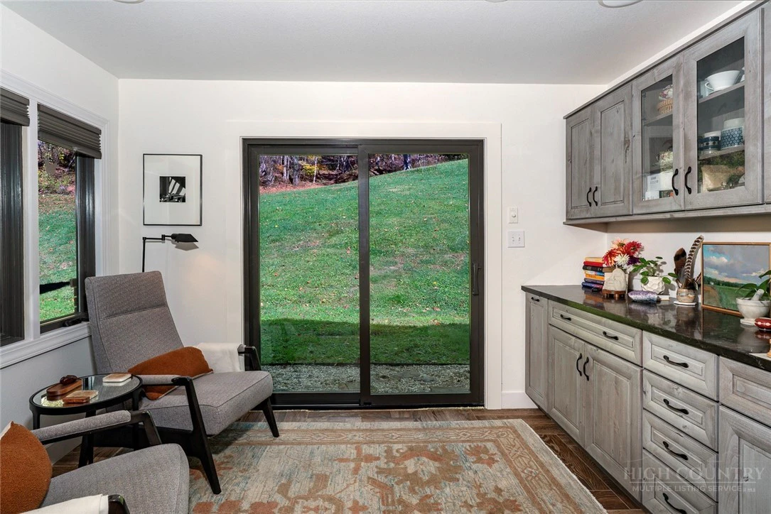 Image number 21 for the current listing