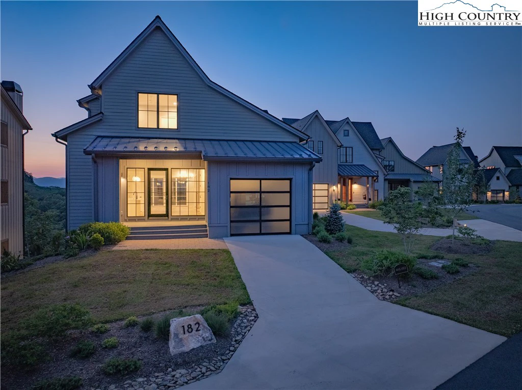 Image number 1 for the current listing
