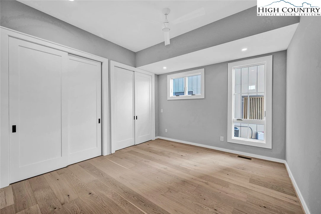 Image number 3 for the current listing