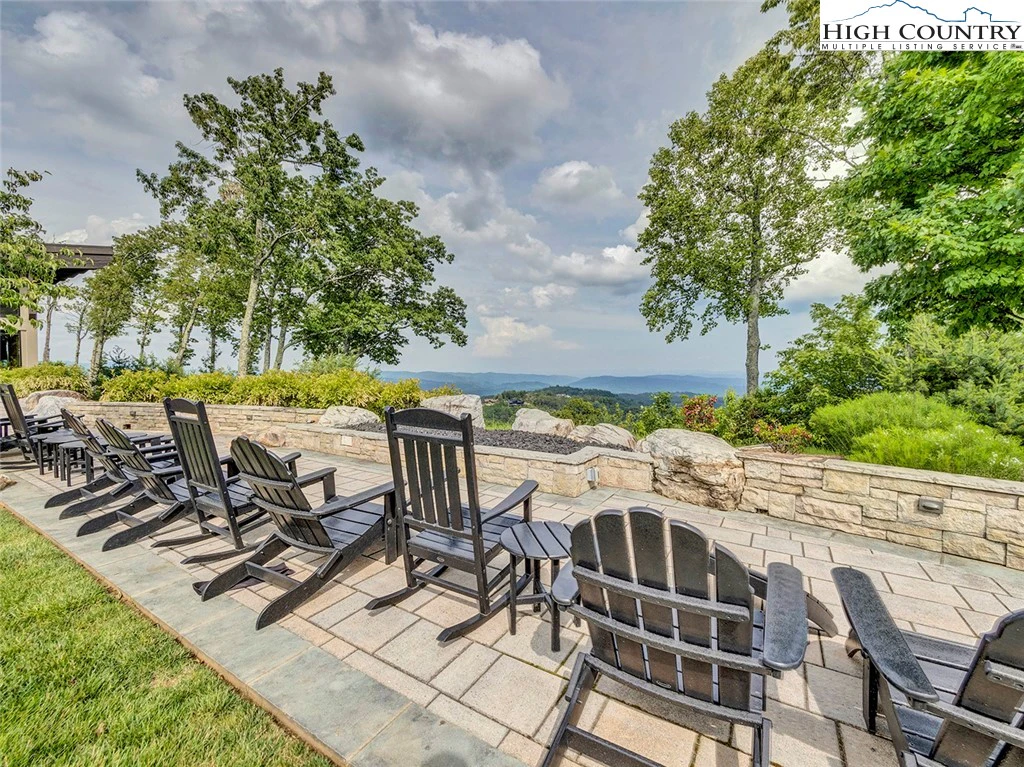 Image number 16 for the current listing