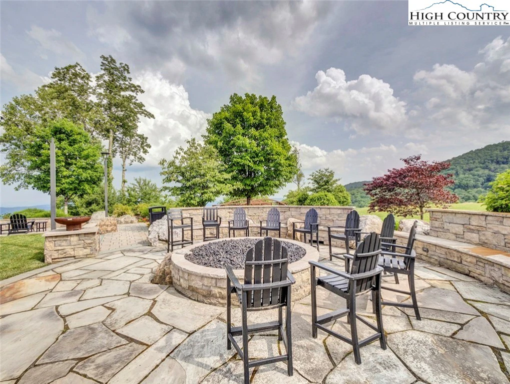Image number 17 for the current listing