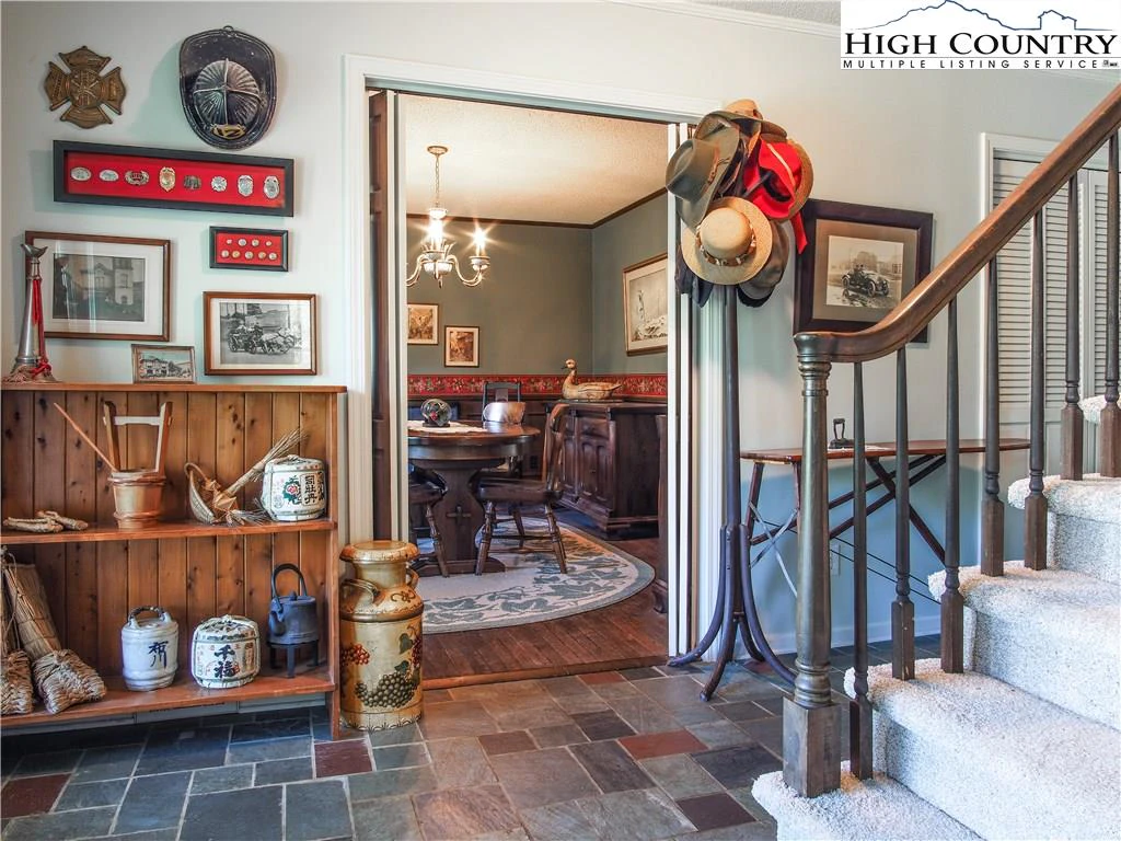 Image number 20 for the current listing