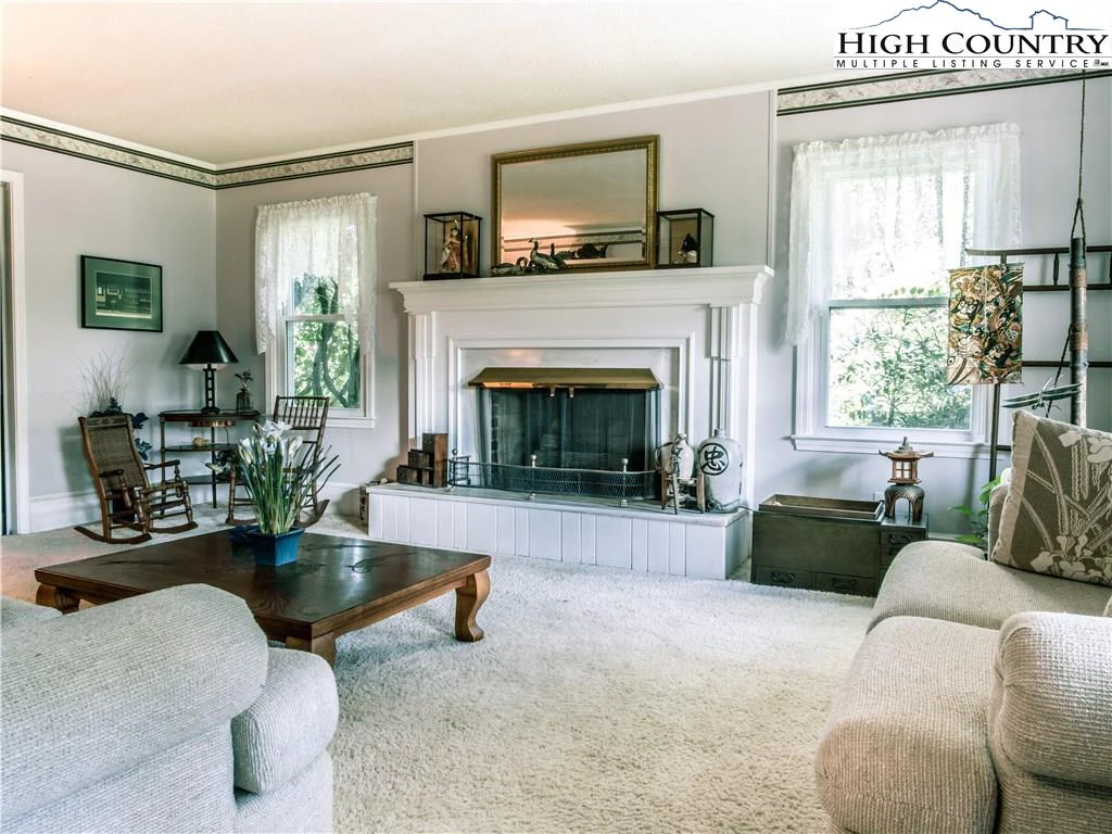 Image number 19 for the current listing