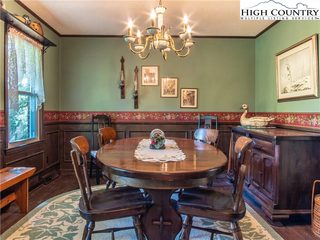 Image number 18 for the current listing