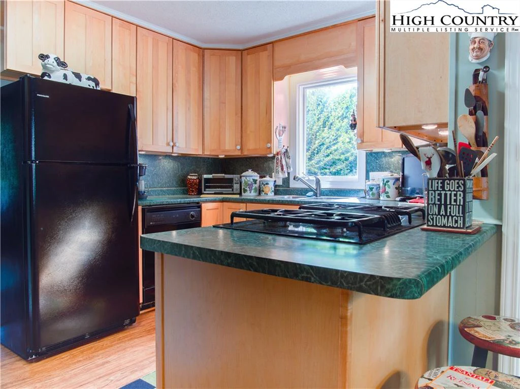 Image number 17 for the current listing