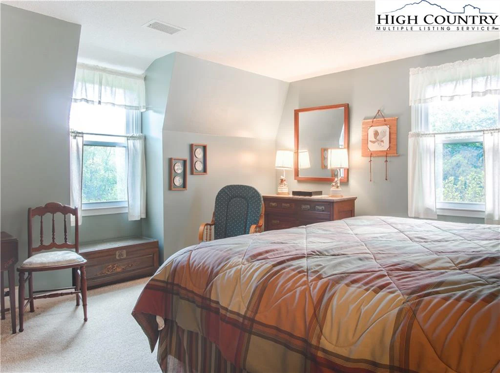 Image number 15 for the current listing