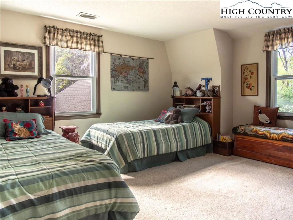 Image number 14 for the current listing