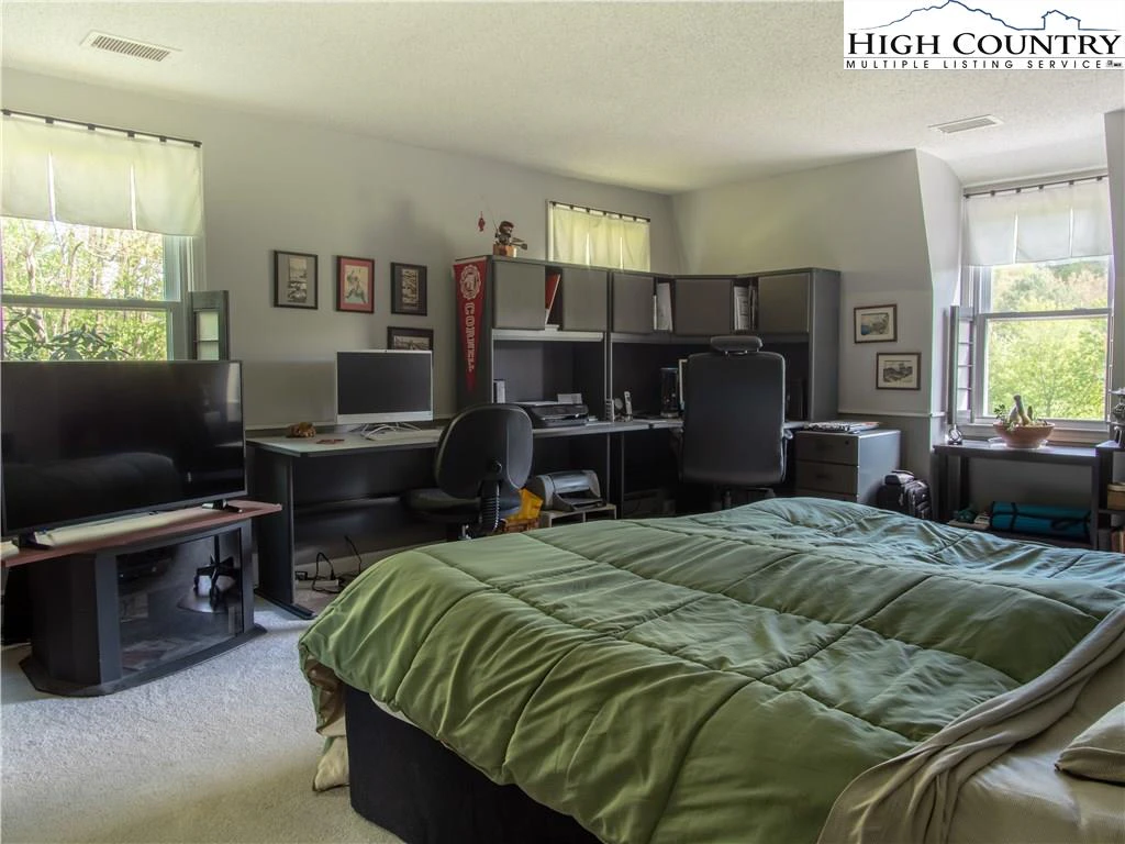 Image number 13 for the current listing