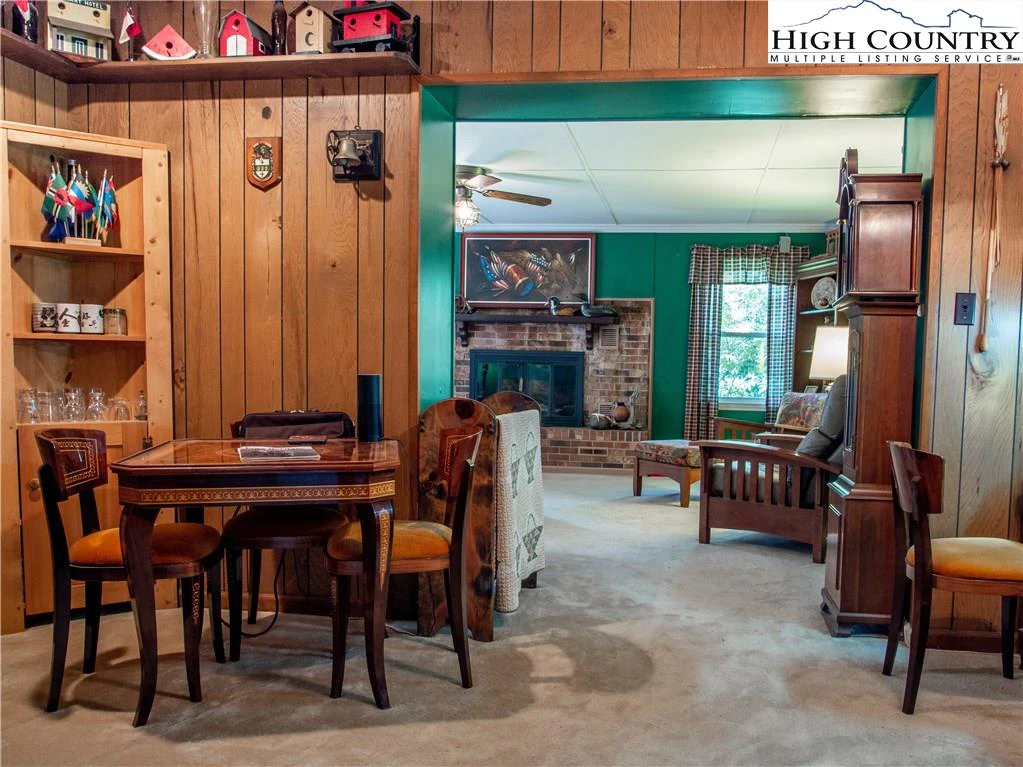 Image number 21 for the current listing