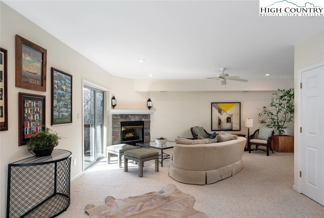 Image number 2 for the current listing