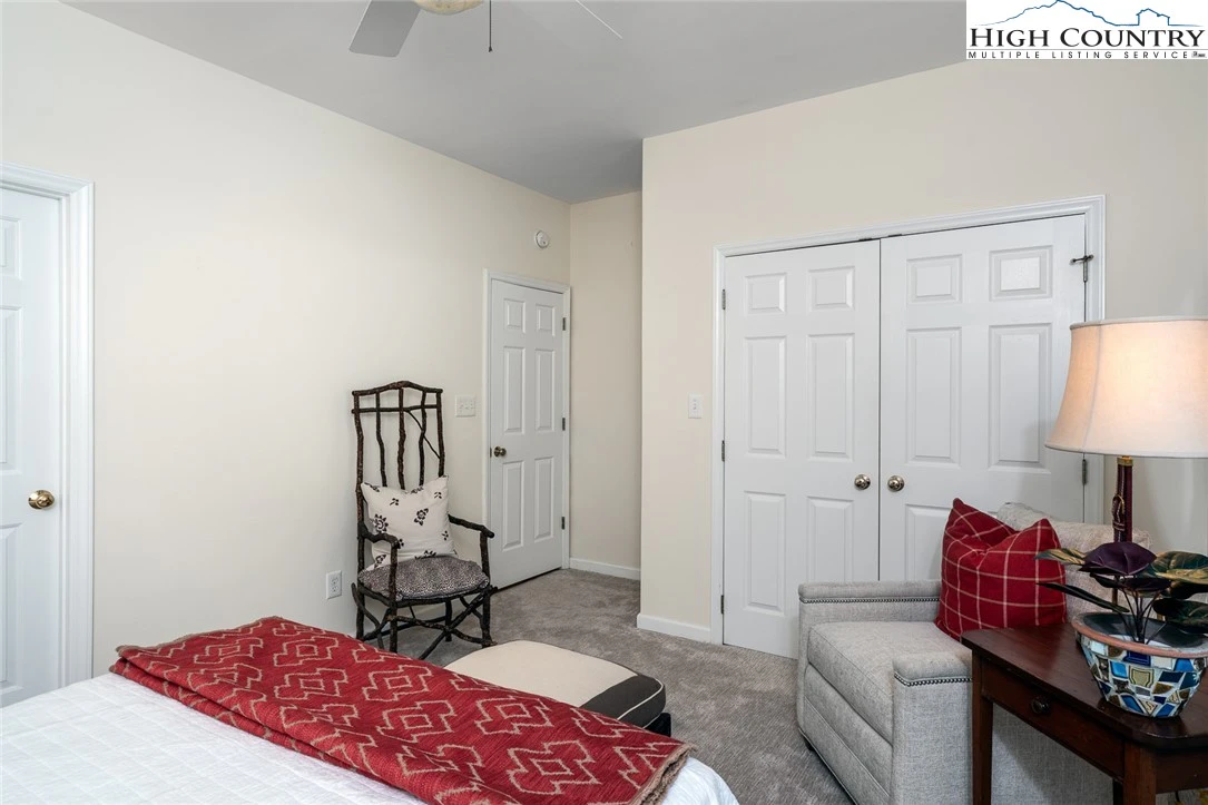 Image number 7 for the current listing
