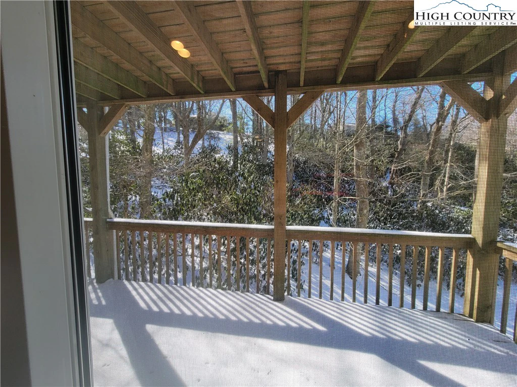 Image number 15 for the current listing