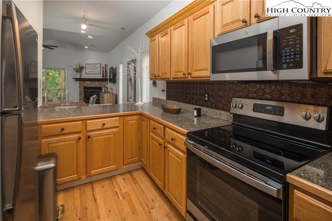 Image number 5 for the current listing