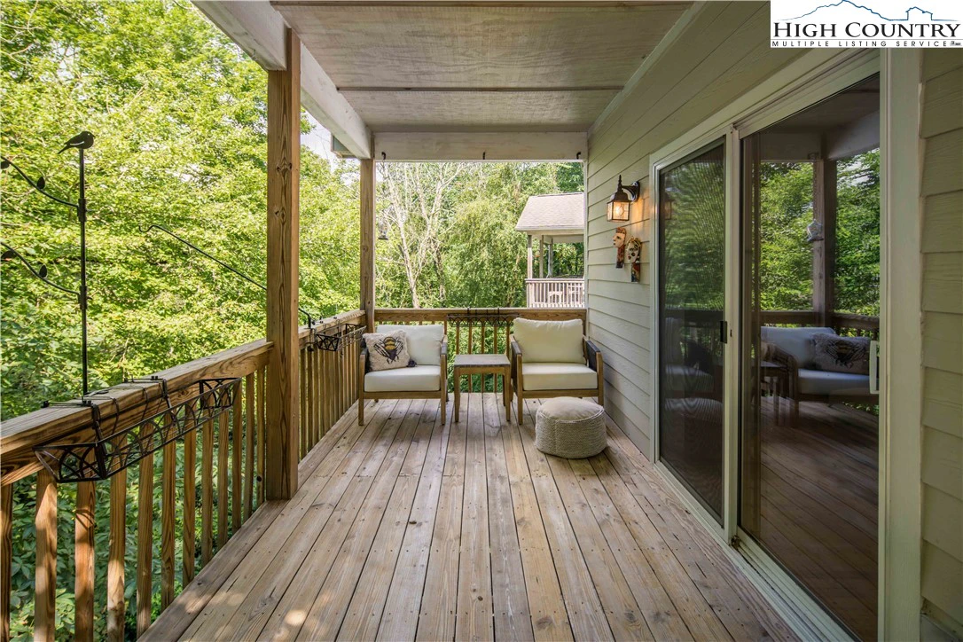 Image number 11 for the current listing