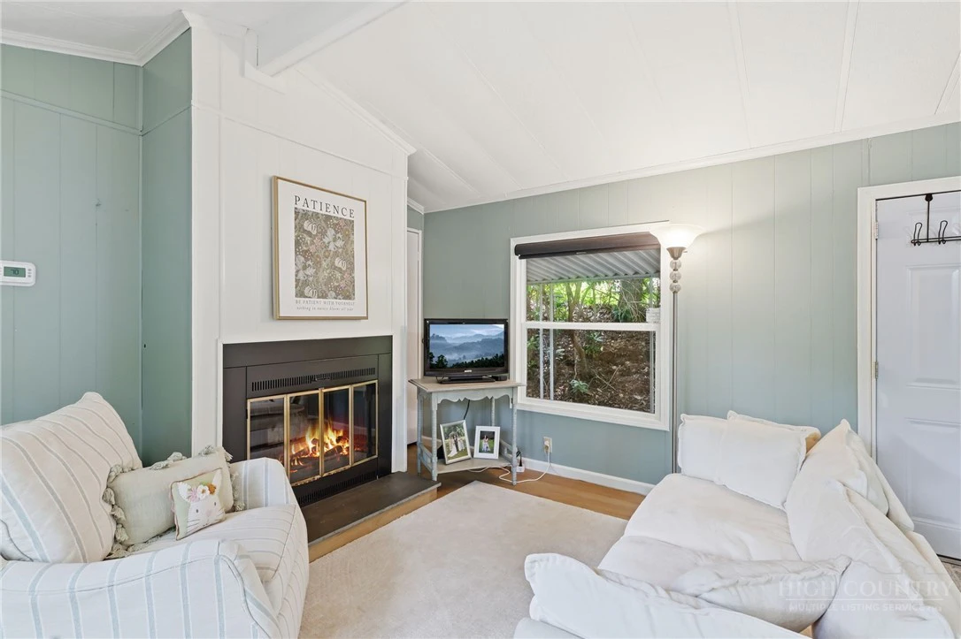Image number 5 for the current listing