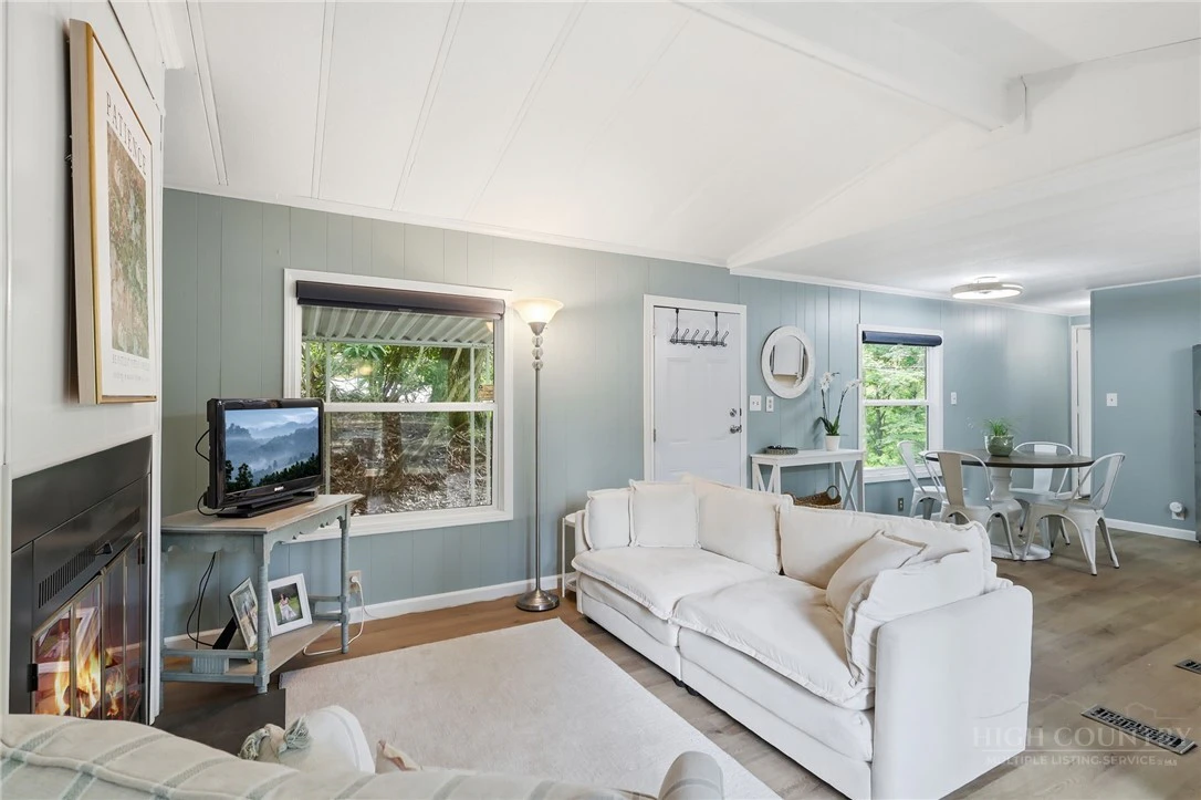 Image number 6 for the current listing