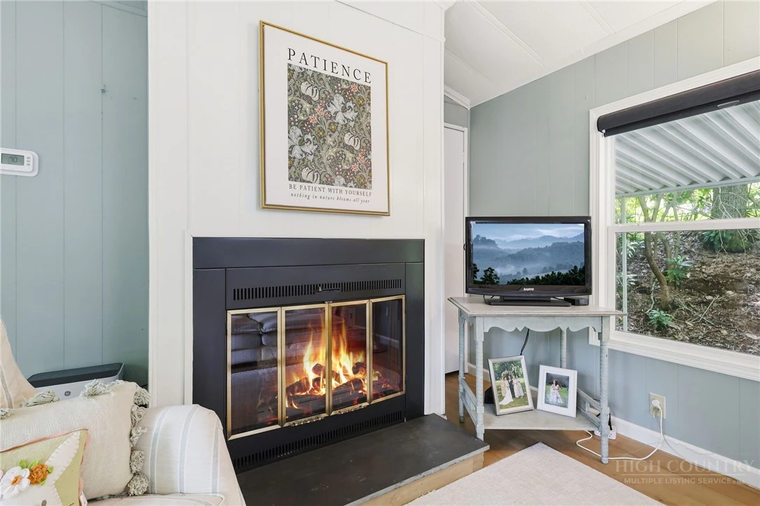 Image number 7 for the current listing