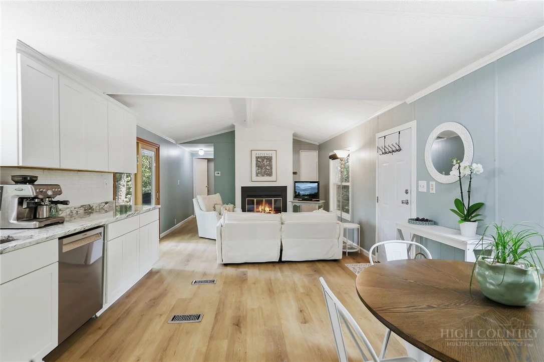 Image number 10 for the current listing