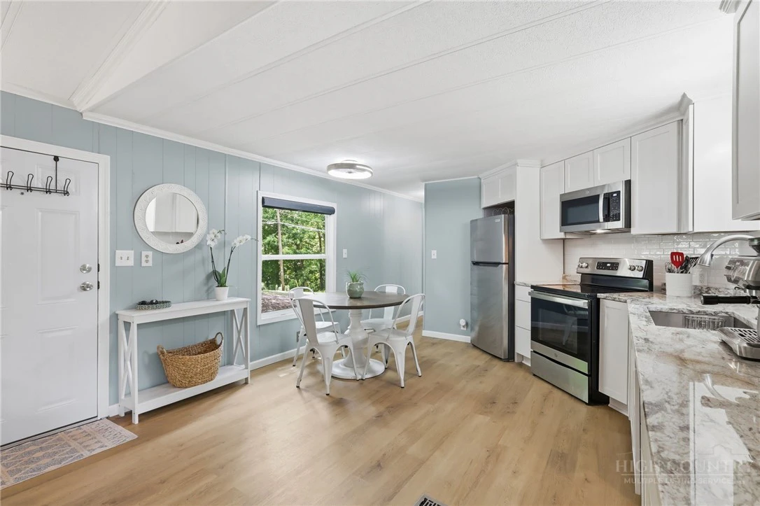 Image number 11 for the current listing