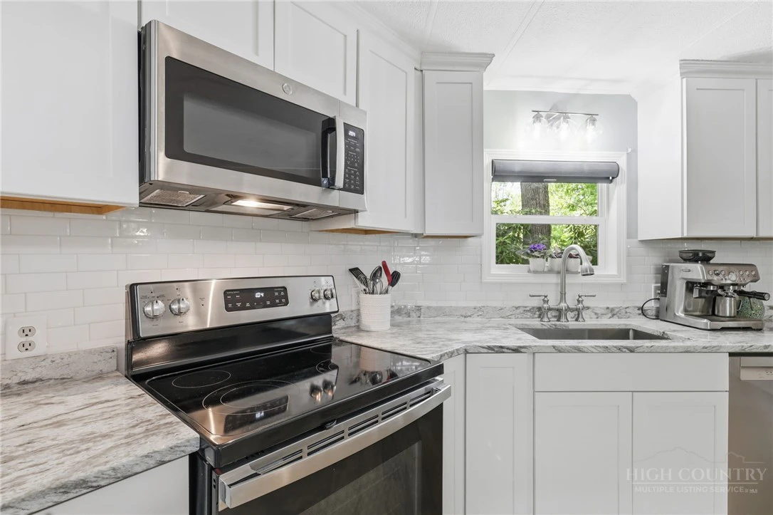 Image number 12 for the current listing